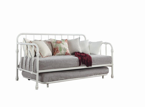 traditional-white-metal-daybed