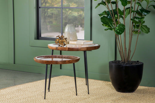 nuala-2-piece-round-nesting-table-with-tripod-tapered-legs-honey-and-black-1