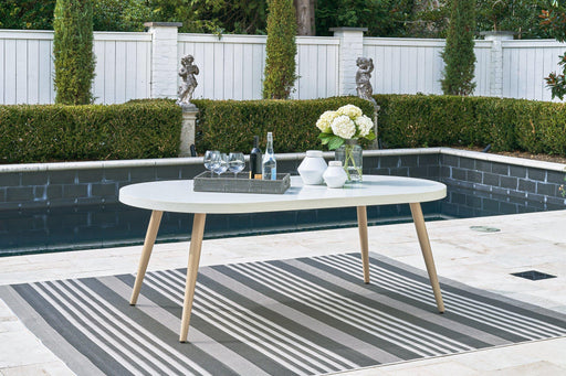 seton-creek-outdoor-dining-table