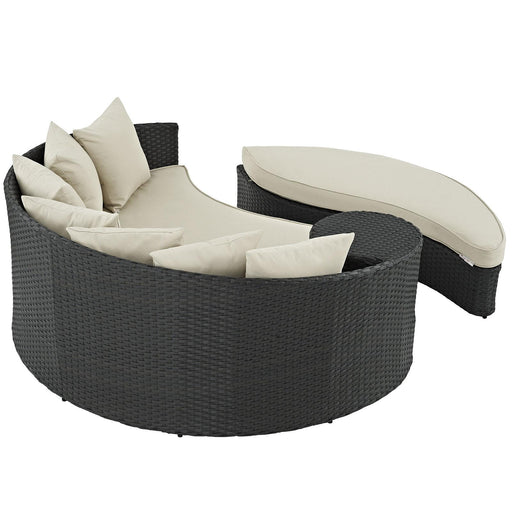 sojourn-outdoor-patio-sunbrella-daybed