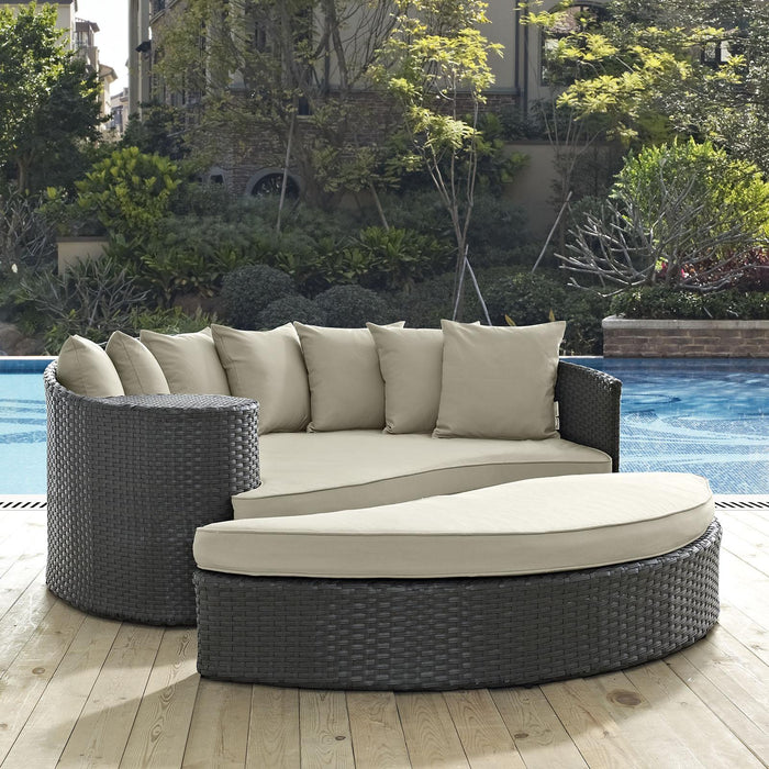 Sojourn Outdoor Patio Sunbrella� Daybed