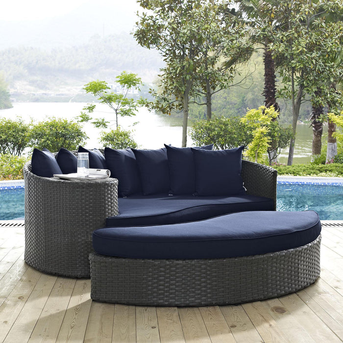 Sojourn Outdoor Patio Sunbrella� Daybed