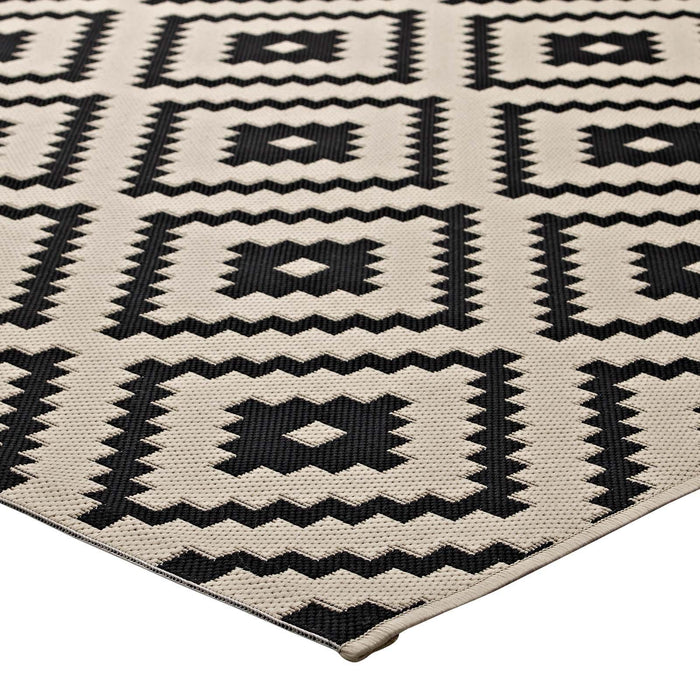 Perplex  Geometric Diamond Trellis 5x8 Indoor and Outdoor Area Rug