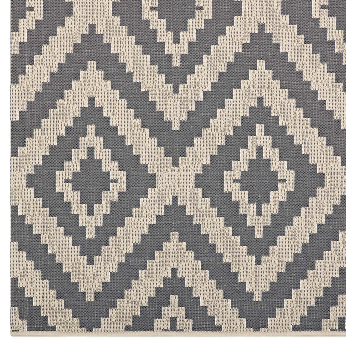 Jagged Geometric Diamond Trellis 5x8 Indoor and Outdoor Area Rug