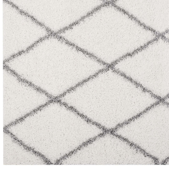 Toryn Diamond Lattice 5x8 Shag Area Rug